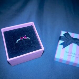 Size 7 Elegant Silver and Red Gemstone Ring NEW